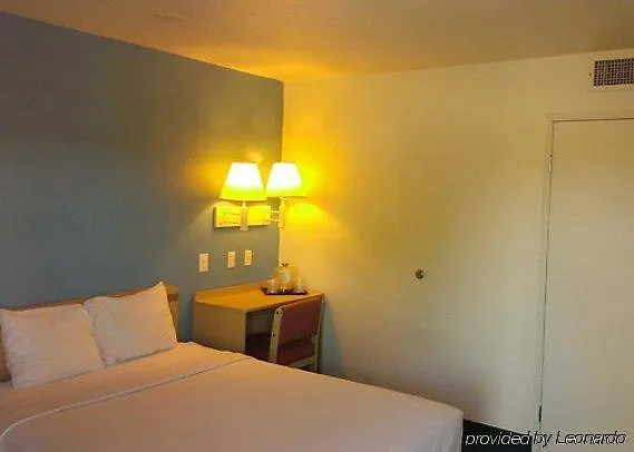 Motel Minsk - Extended Stay, I-10 Airport 2*