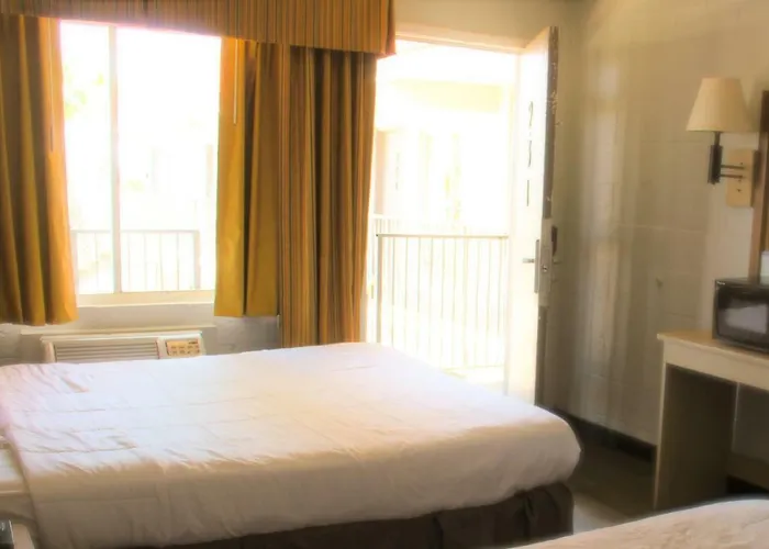 Motel Minsk - Extended Stay, I-10 Airport 2*